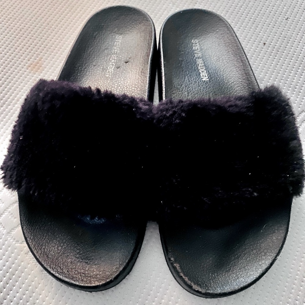 Steve Madden fuzzy slides size 8.5 super comfy